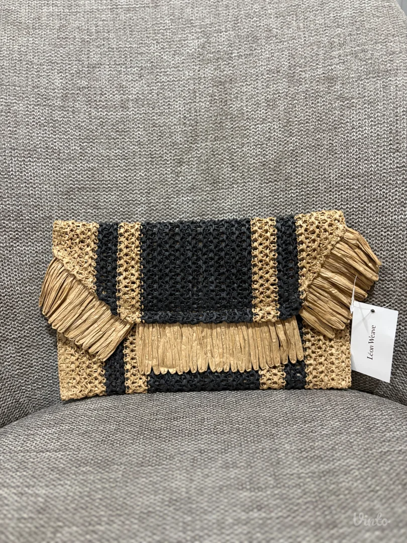 Ženska torba sa etiketom