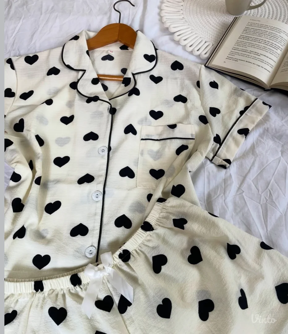 Ženska pidžama sa etiketom