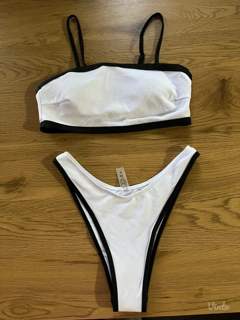 Skroz novi beli kupaći