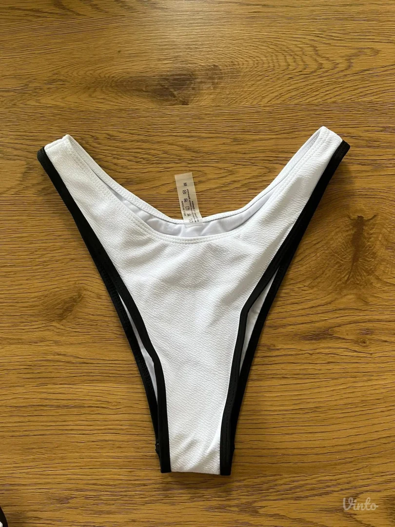 Skroz novi beli kupaći