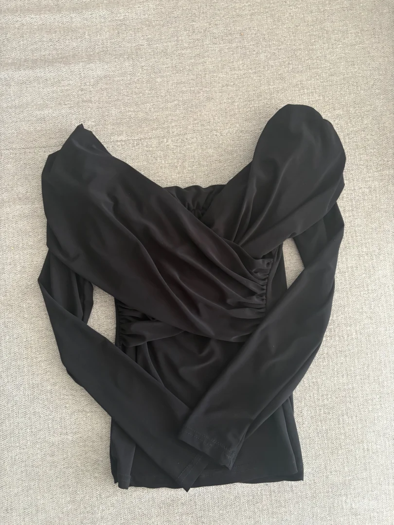 Crna bluza golih ramena NOVO