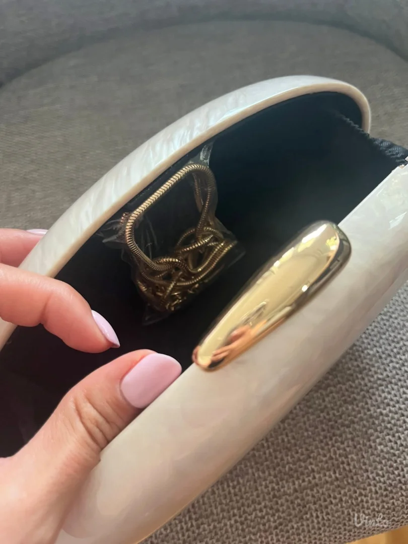 Skroz nova biserna torba