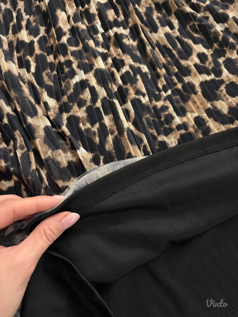 Reserved suknja skroz nova