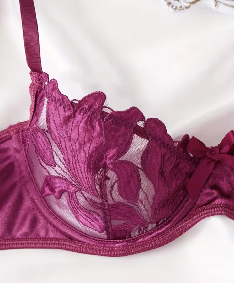 Ženski veš sa etiketom