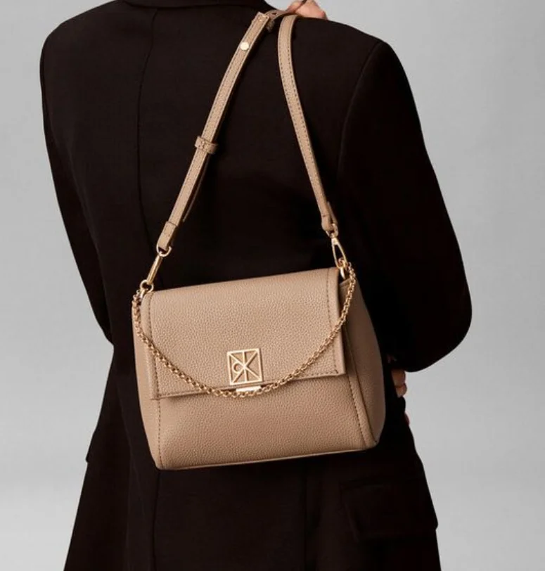Calvin Klein torba sa etiketom