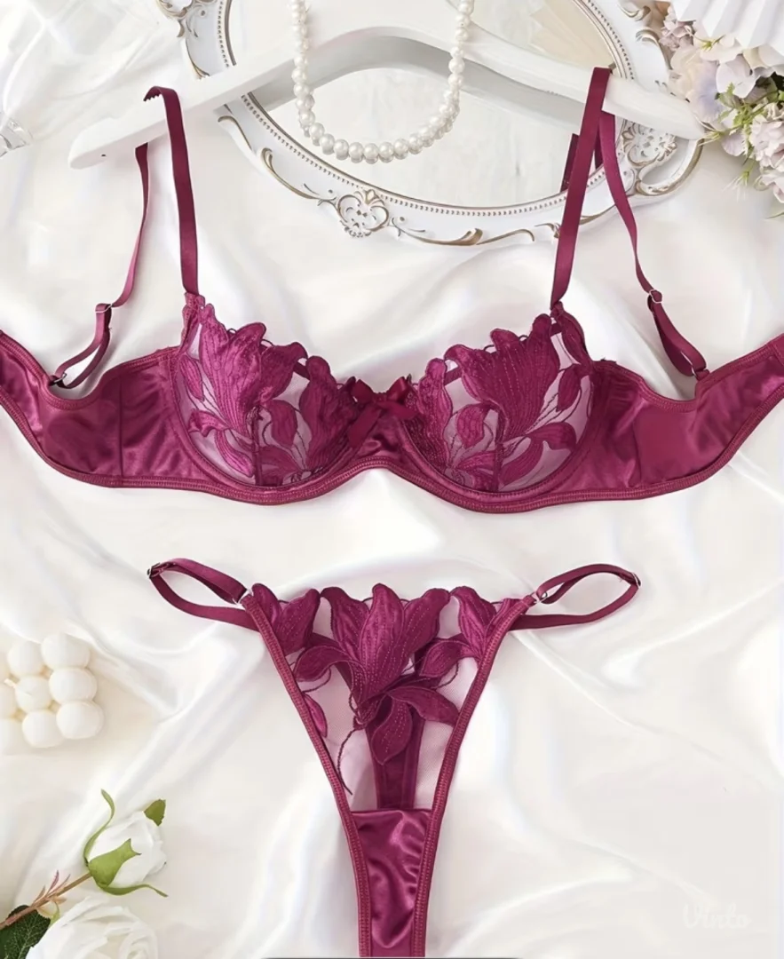 Ženski veš sa etiketom