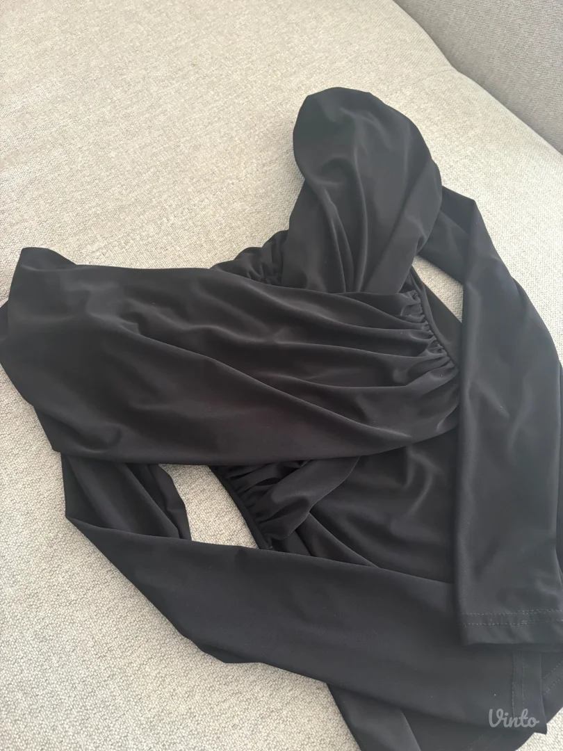 Crna bluza golih ramena NOVO