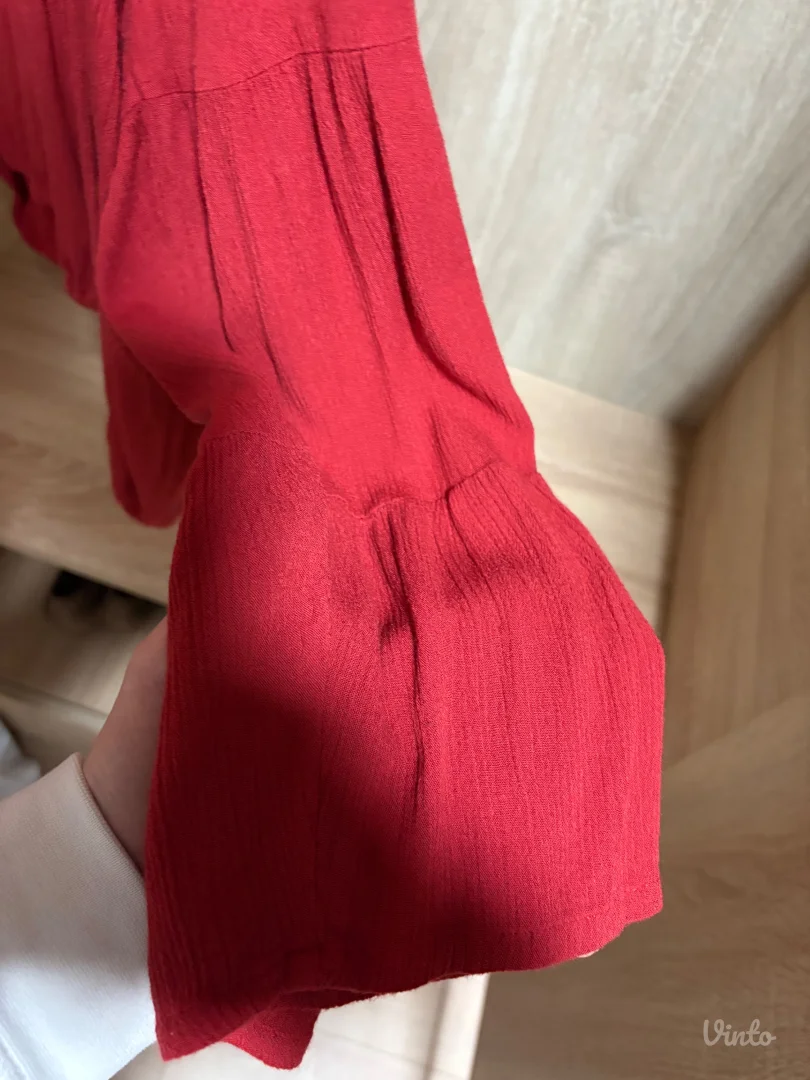 Jake’s crvena bluza