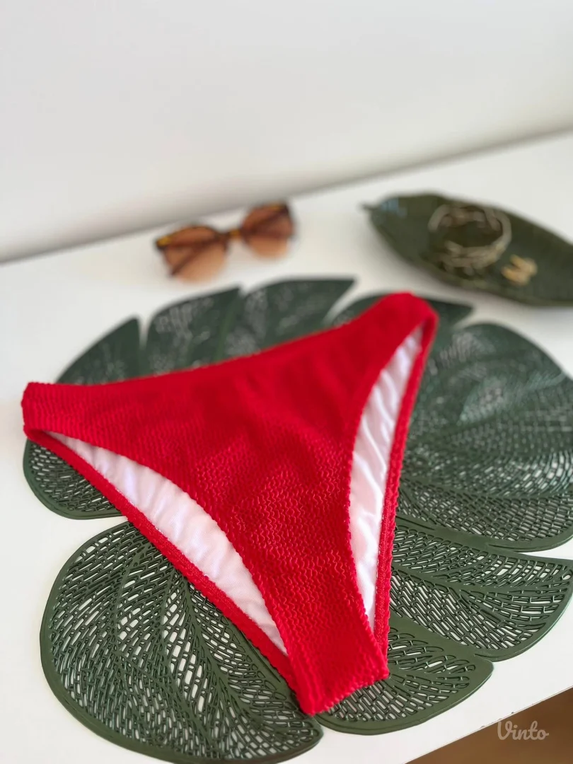 Skroz novi crveni kupaći