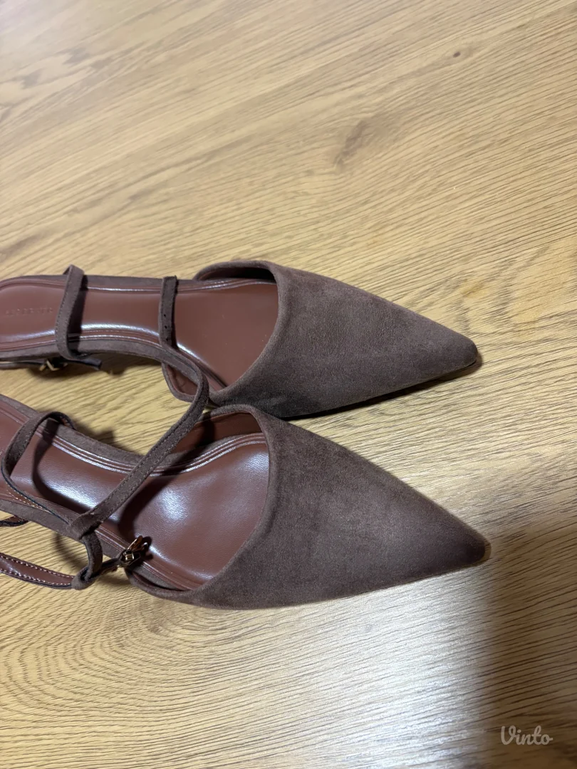 Reserved cipele skroz nove