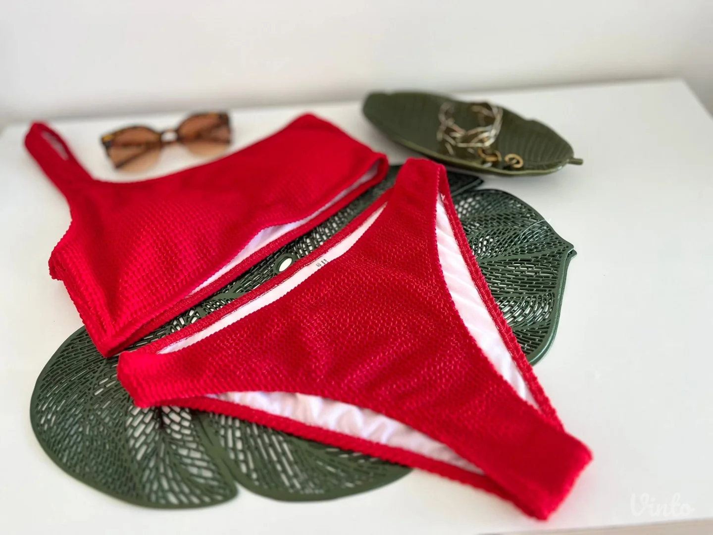 Skroz novi crveni kupaći