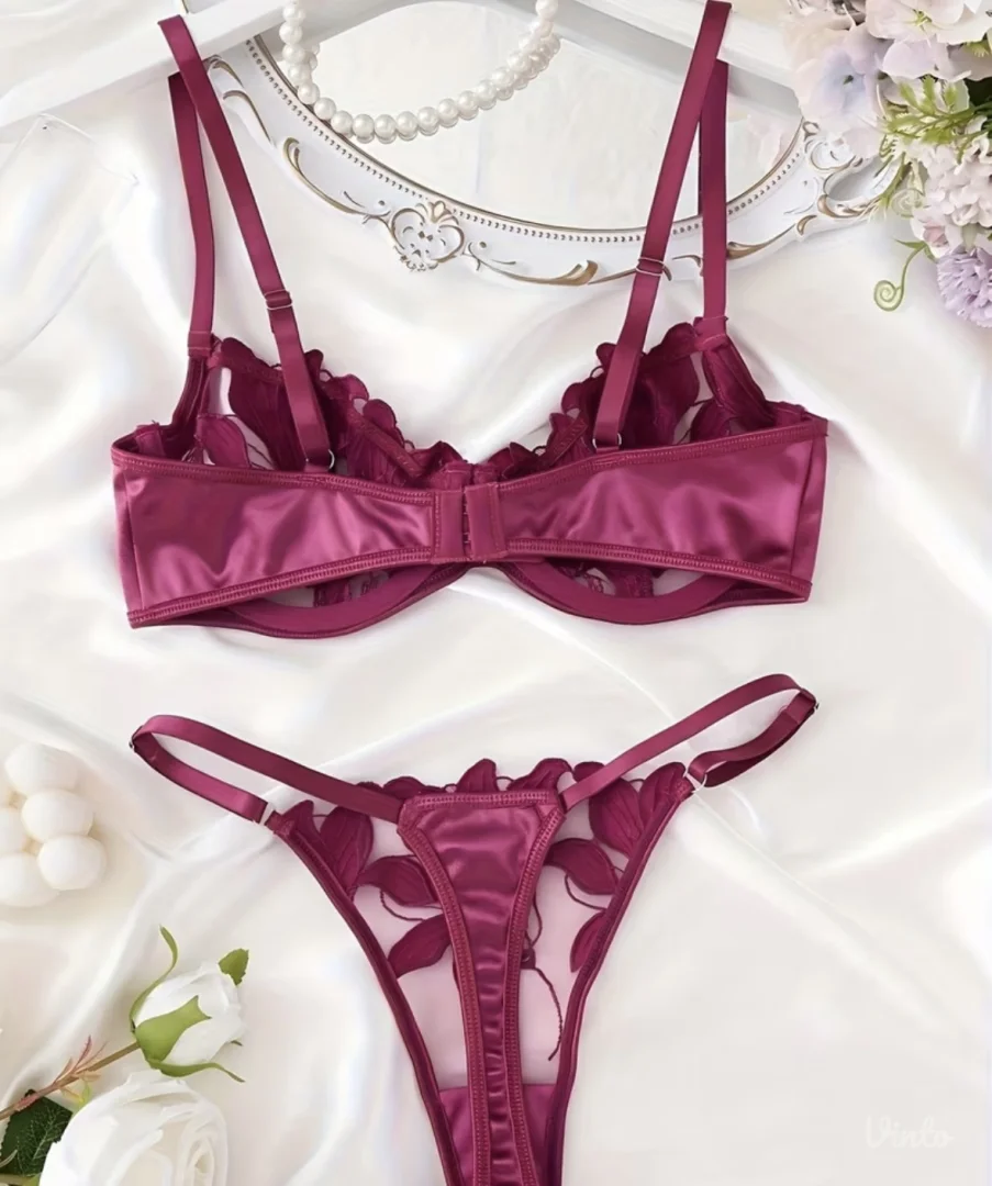 Ženski veš sa etiketom