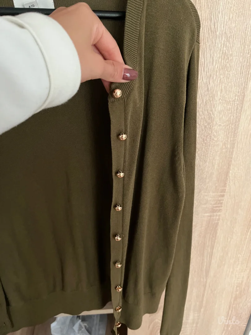 H&M maslinasto zeleni džemper