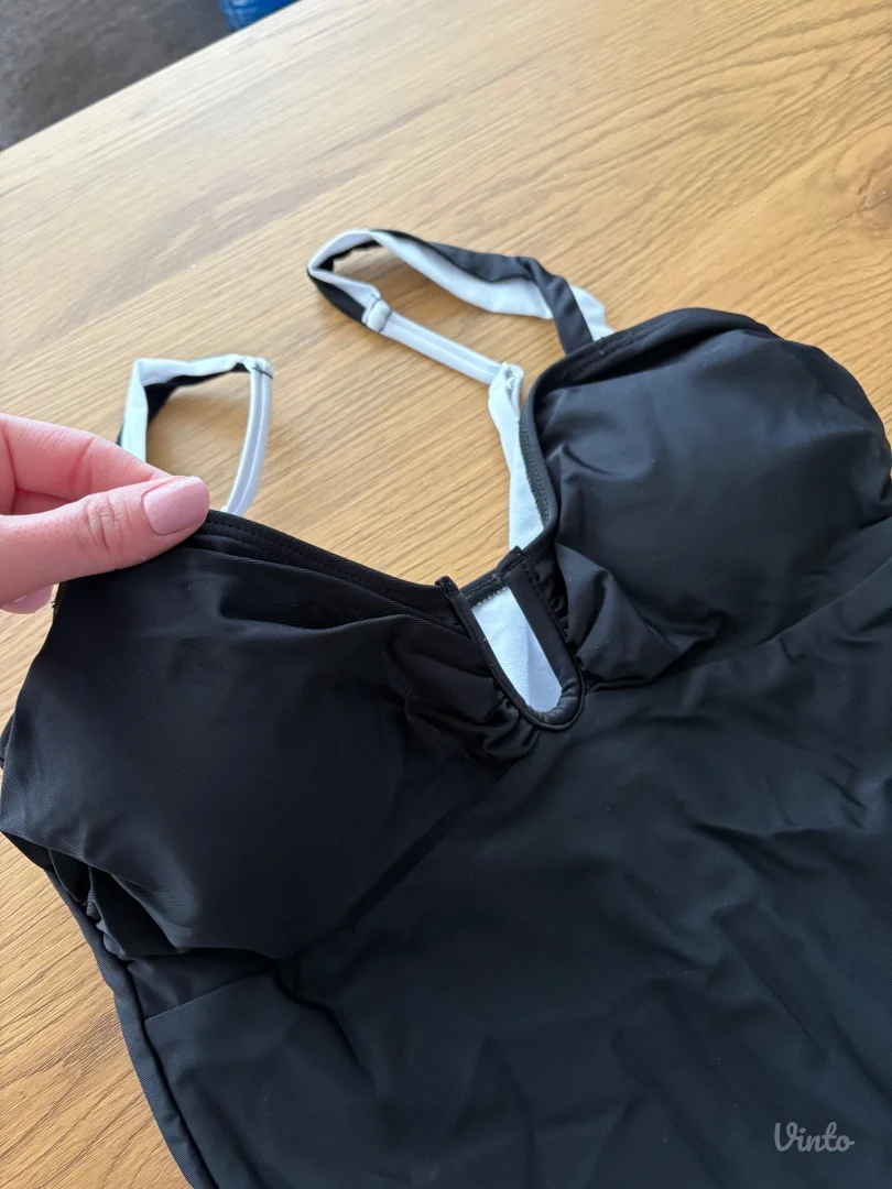 Viralni kupaći sa etiketom