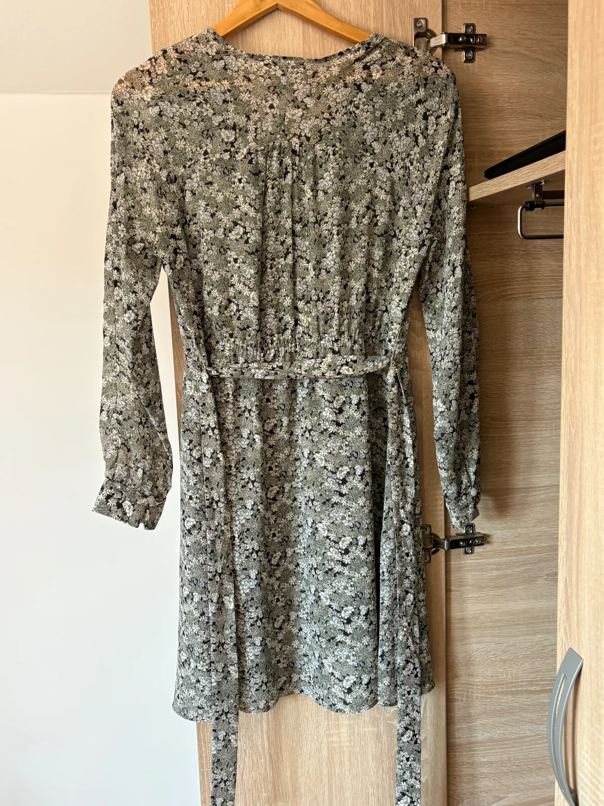 H&M haljina nova