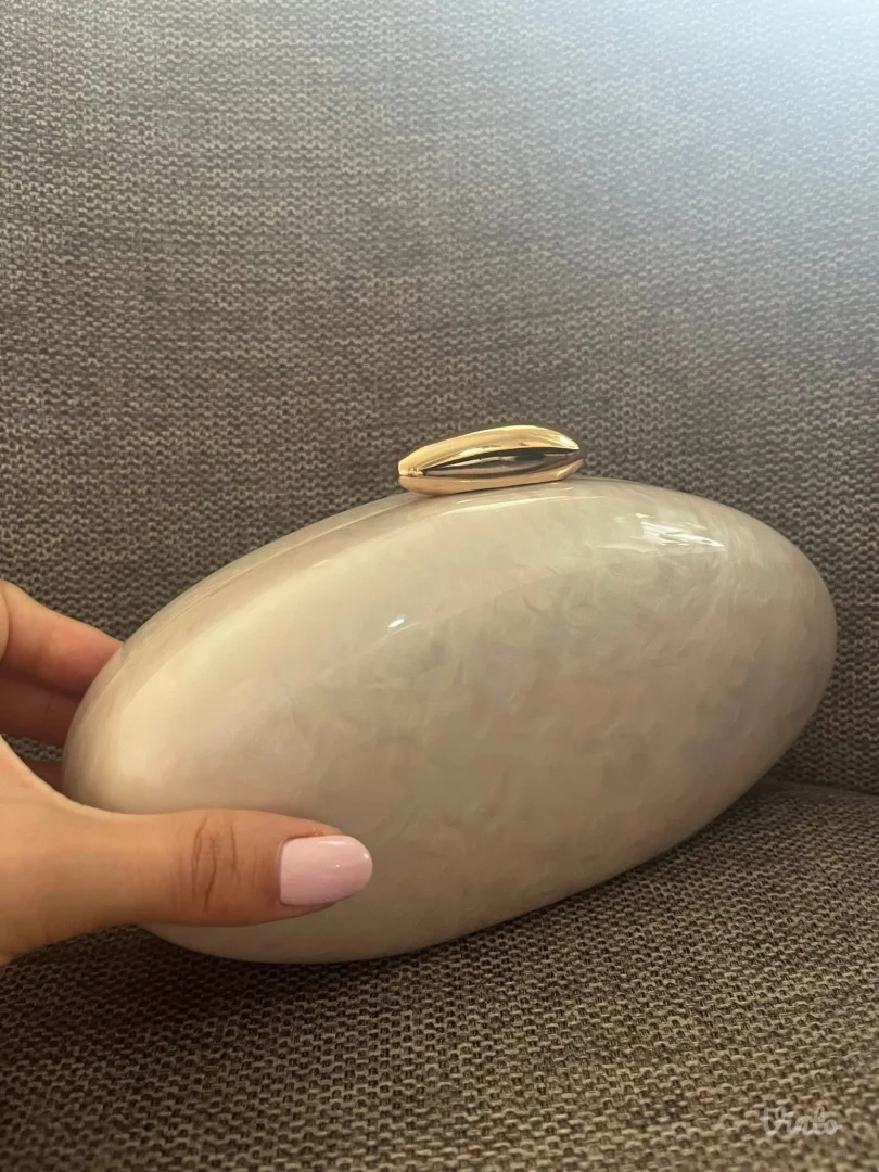 Skroz nova biserna torba