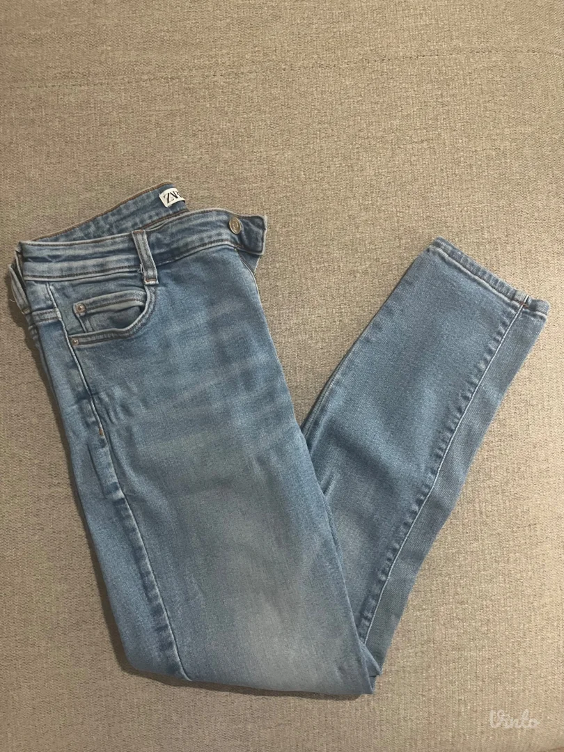 Zara farmerice slim model
