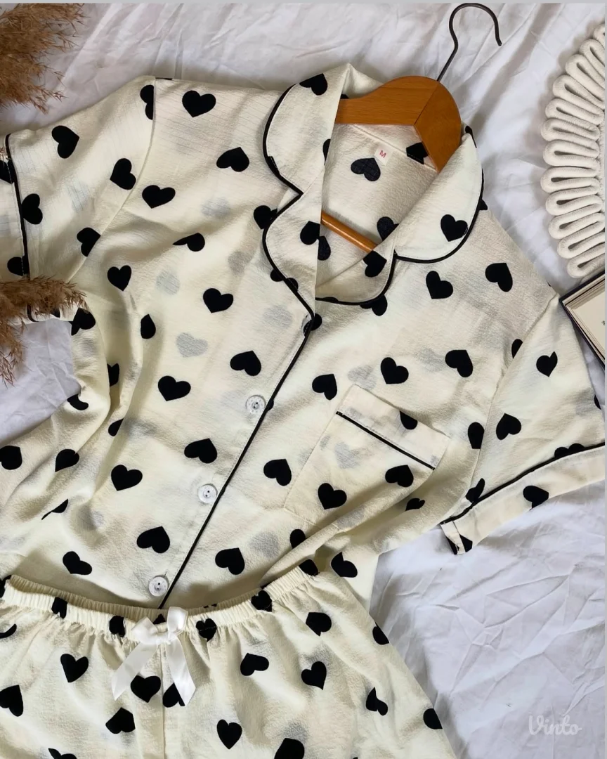 Ženska pidžama sa etiketom