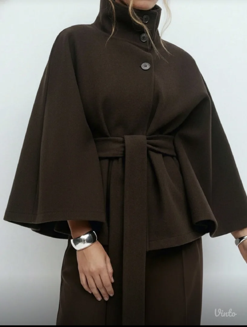 Braon jaknica sa etiketom