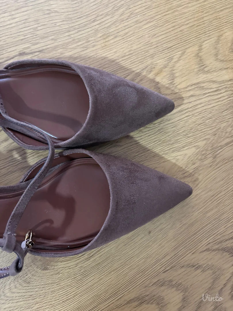 Reserved cipele skroz nove