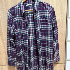 Only karirana košulja