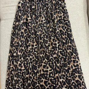 Reserved suknja skroz nova