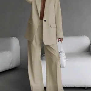 Žensko odelo sa etiketom