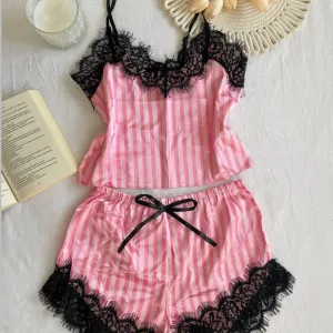 Satenska pidžama sa etiketom