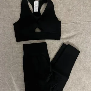 Crni komplet za trening