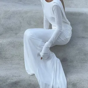 Ženstvena bela haljina