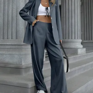 Žensko odelo sa etiketom