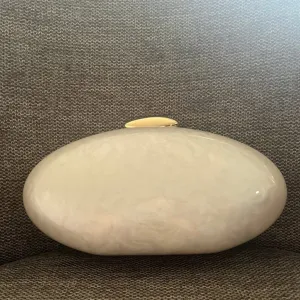 Skroz nova biserna torba