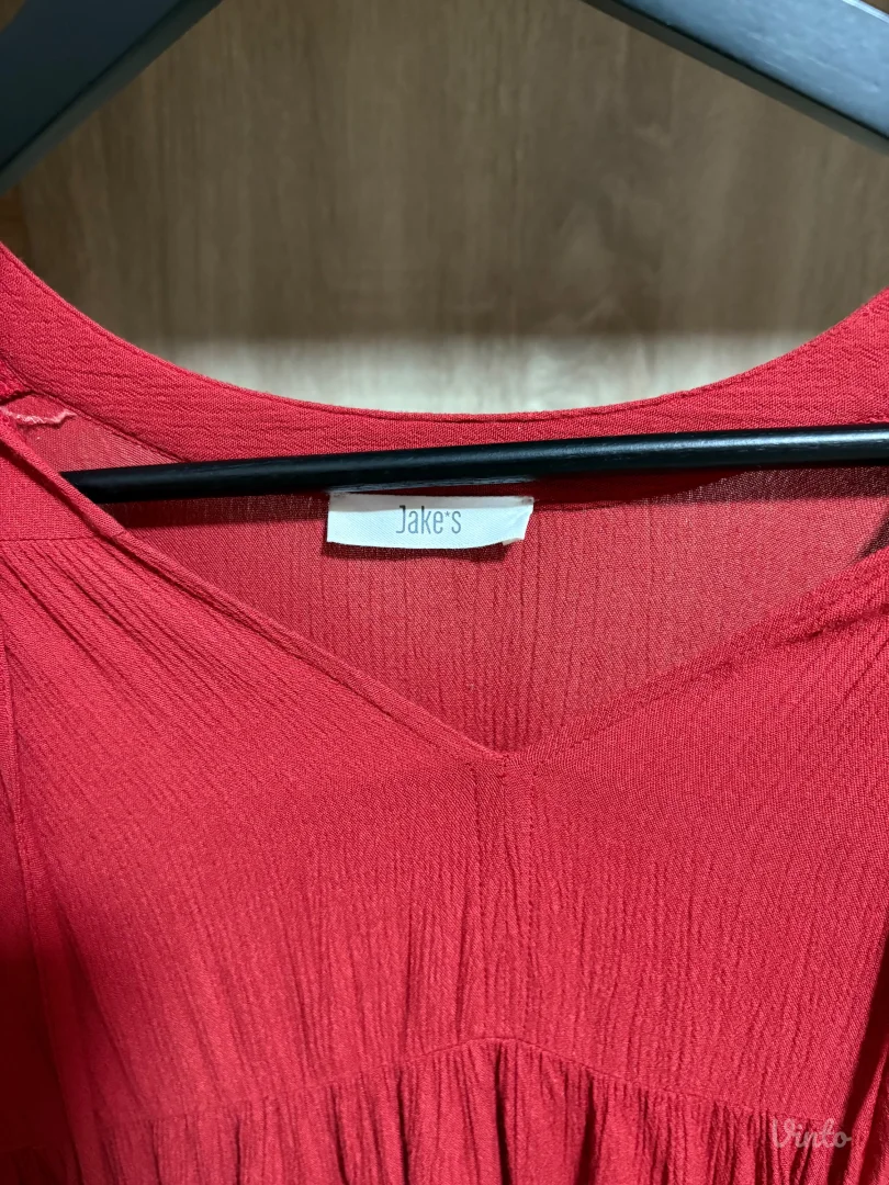 Jake’s crvena bluza