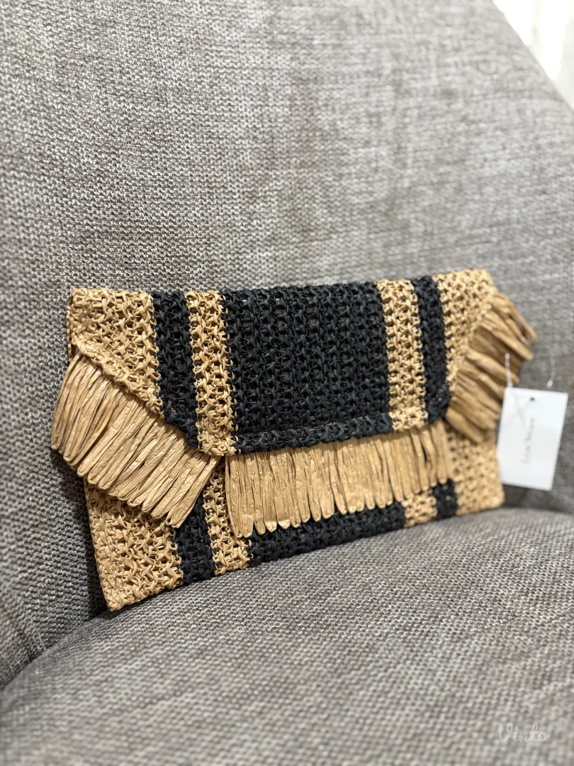 Ženska torba sa etiketom