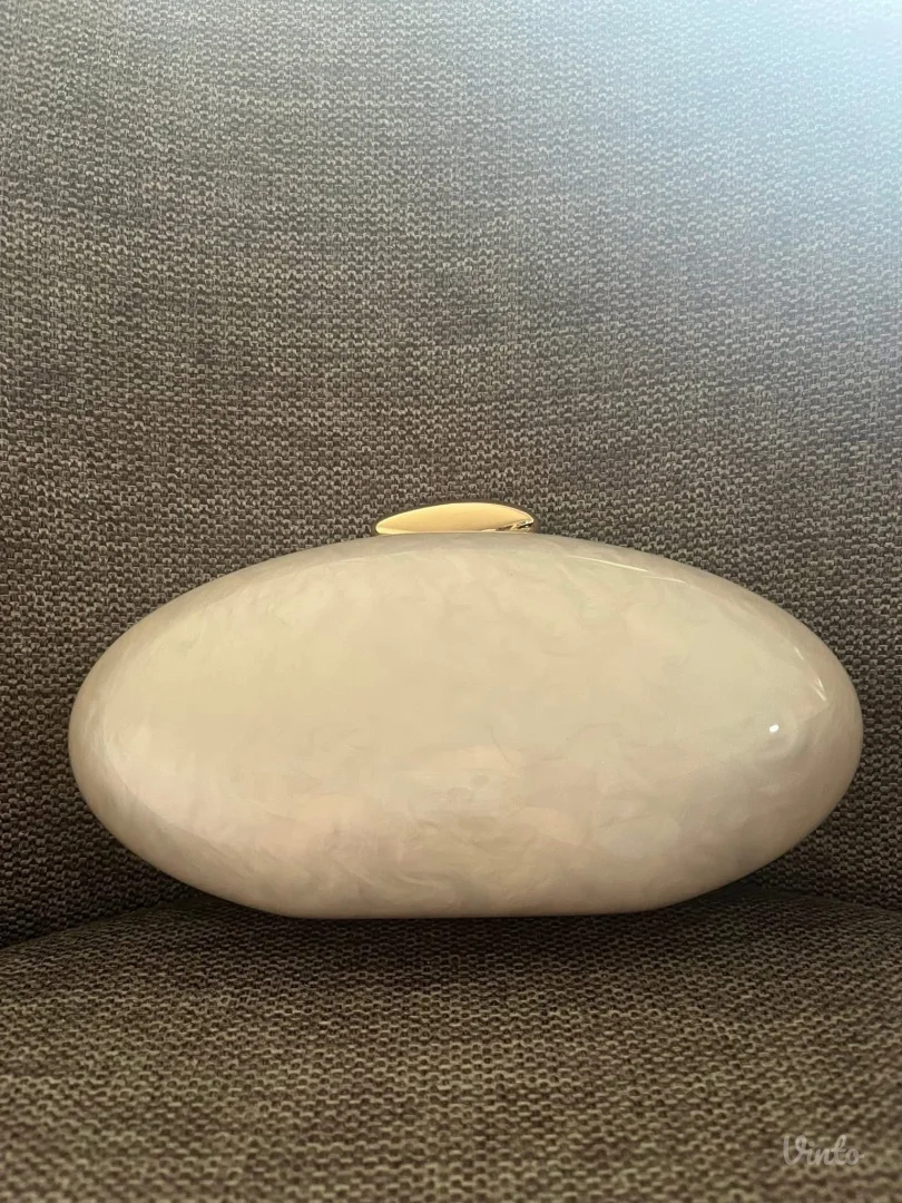 Skroz nova biserna torba