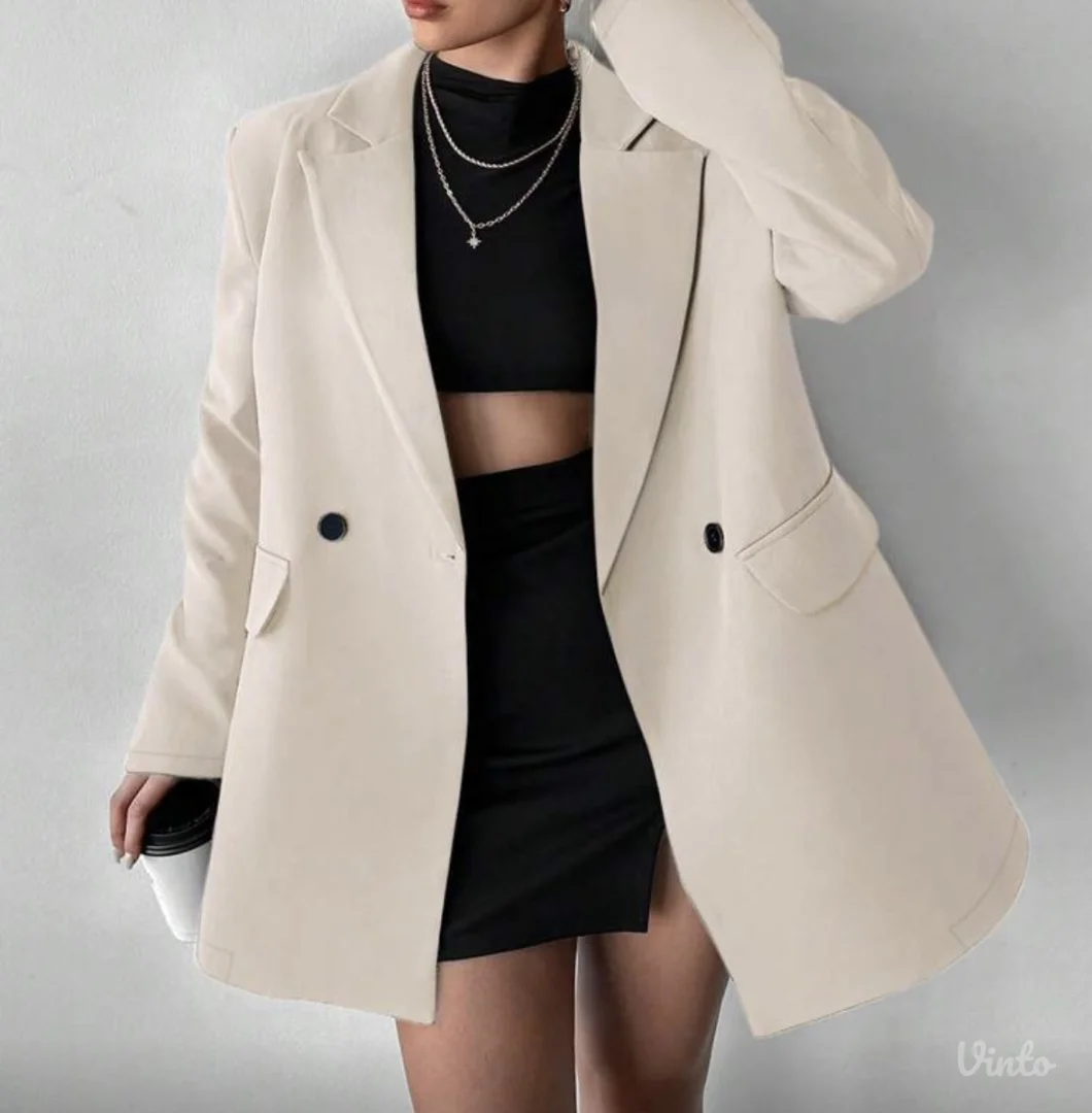 Oversized sako sa etiketom