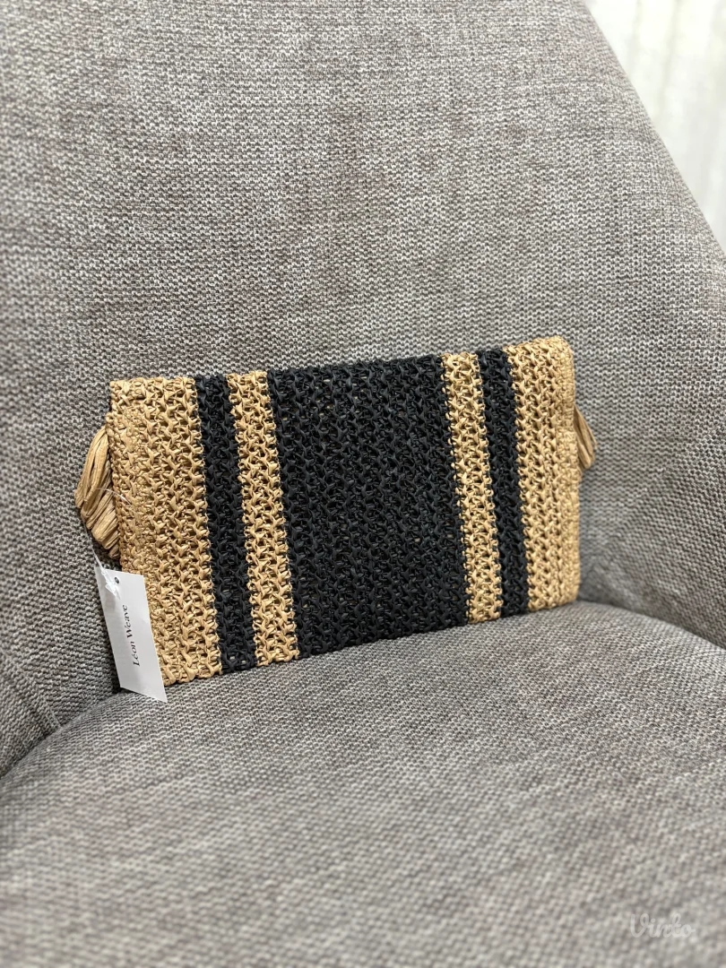 Ženska torba sa etiketom