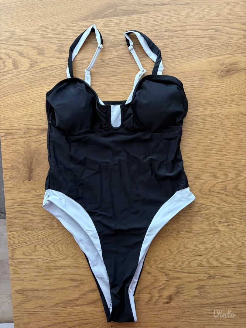 Viralni kupaći sa etiketom