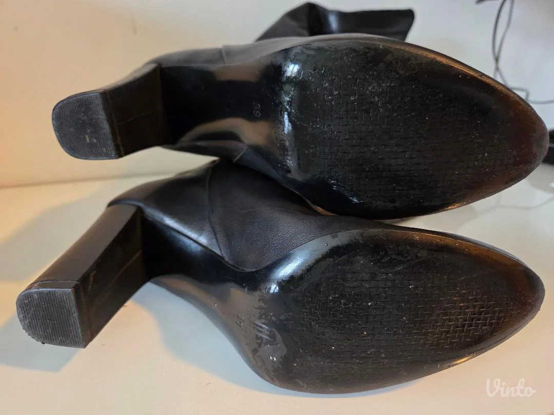 STRADIVARIUS crne cizme do kolena