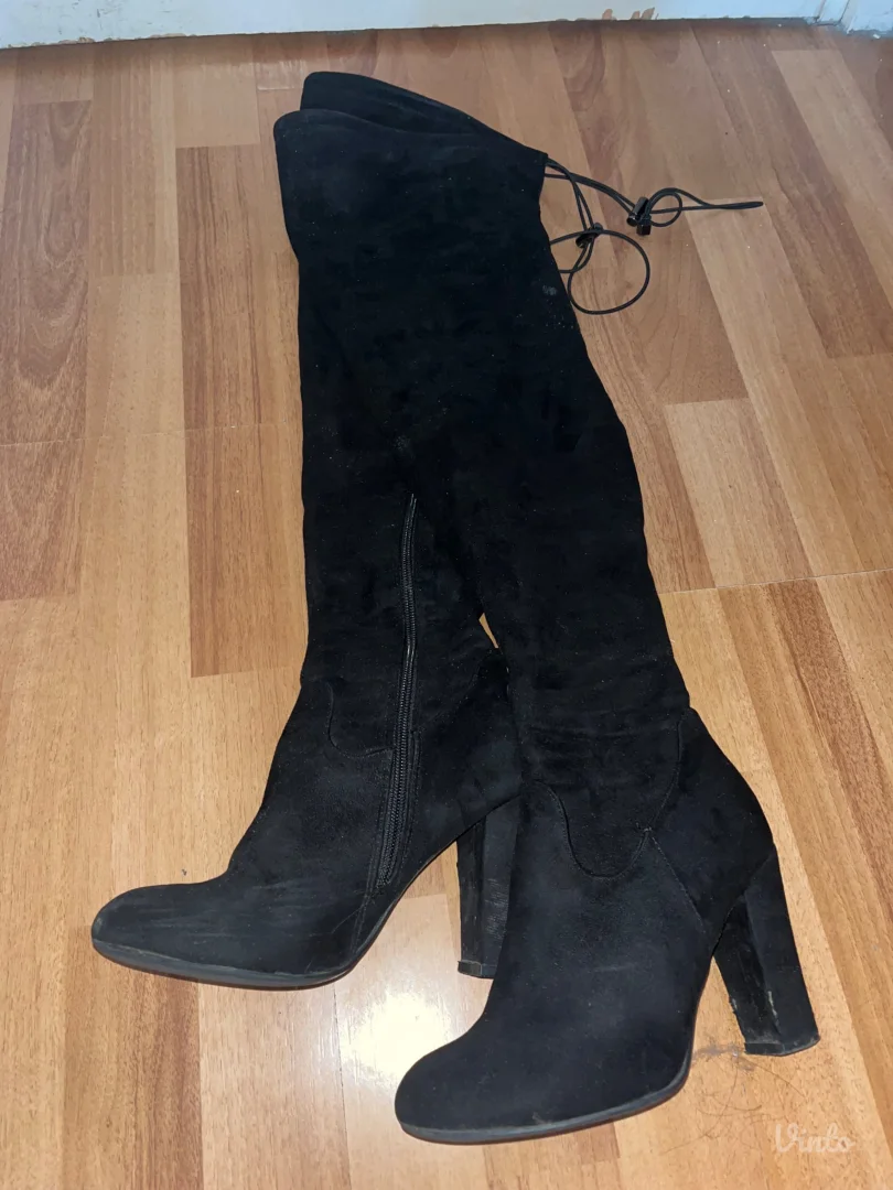 Crne čizme sa štiklom preko kolena