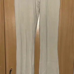 Bež trikotažne pantalonice