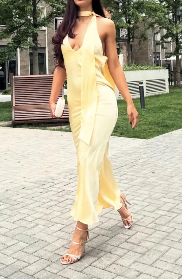 Žuta satenska duga haljina