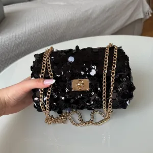 Elegantna crna torbica