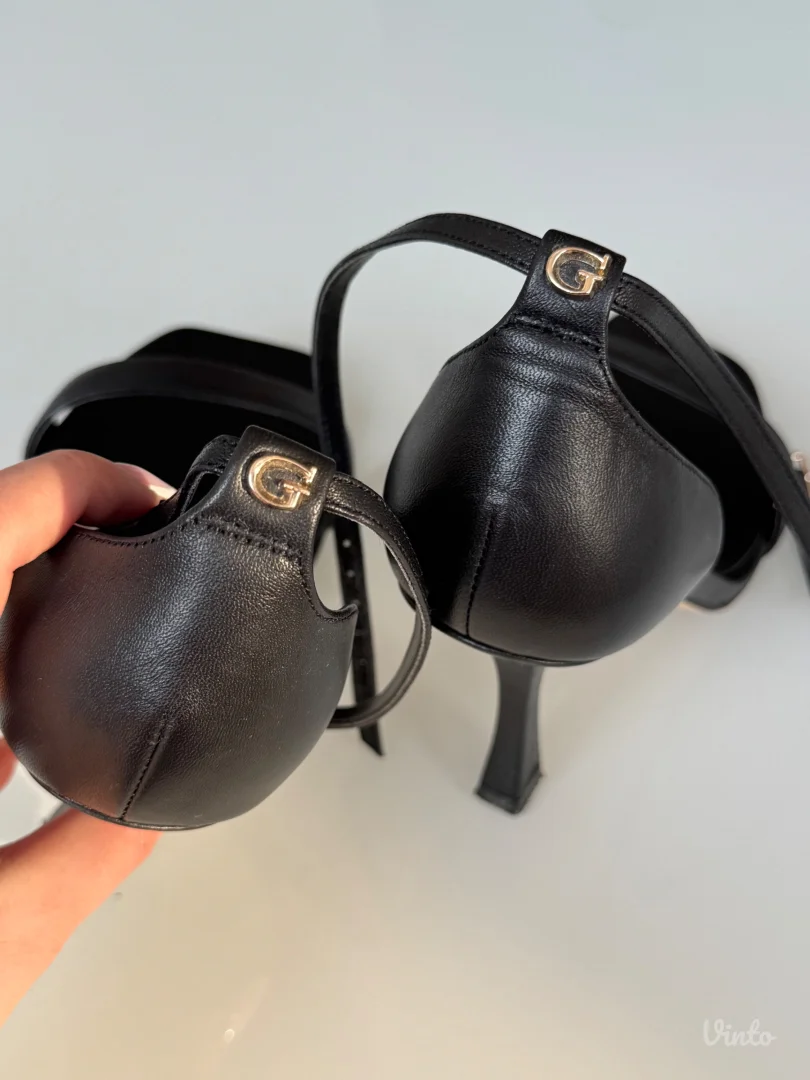 Guess stikle (kožne)