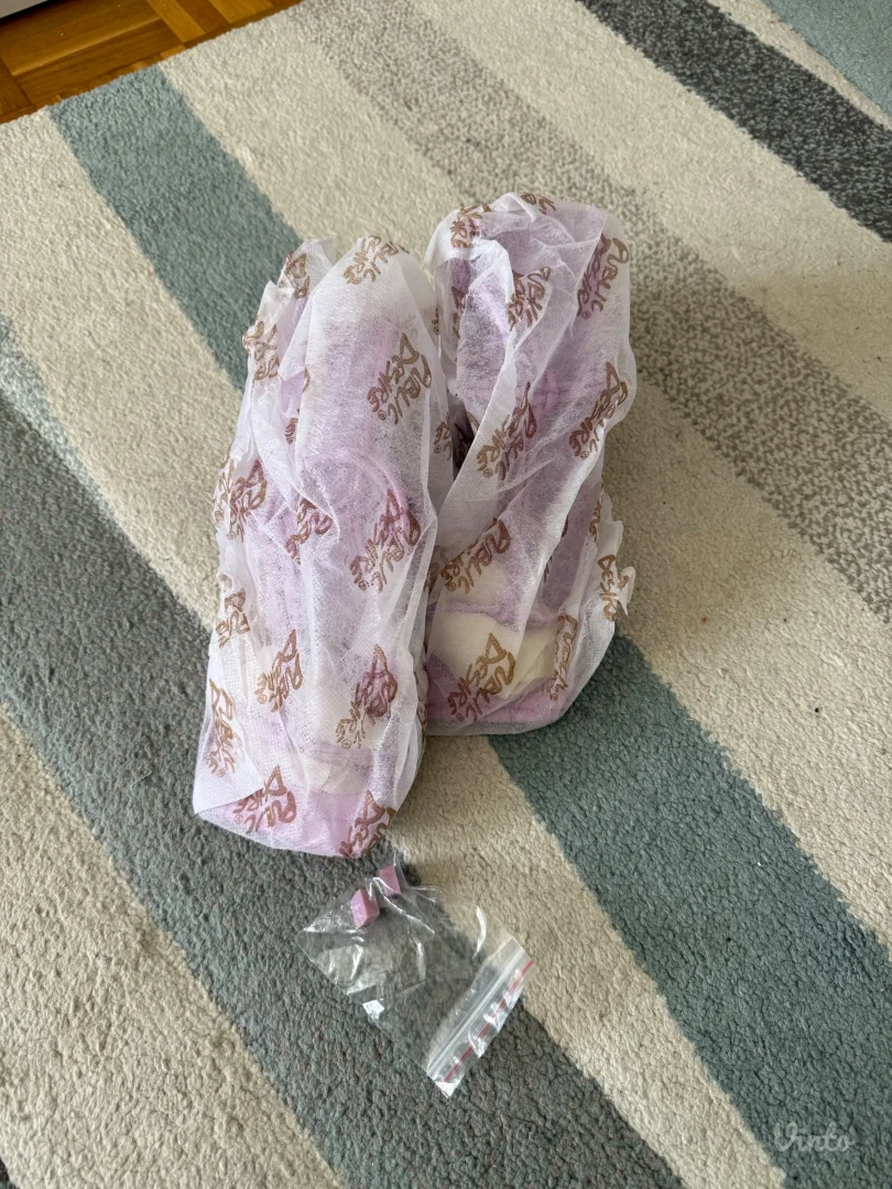 Public desire cipele nenosene nove 38