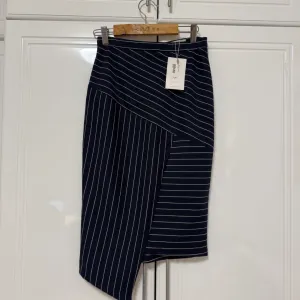 Suknja S porucena sa australijskog sajta