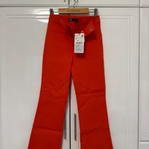 Zara pantalone S nove