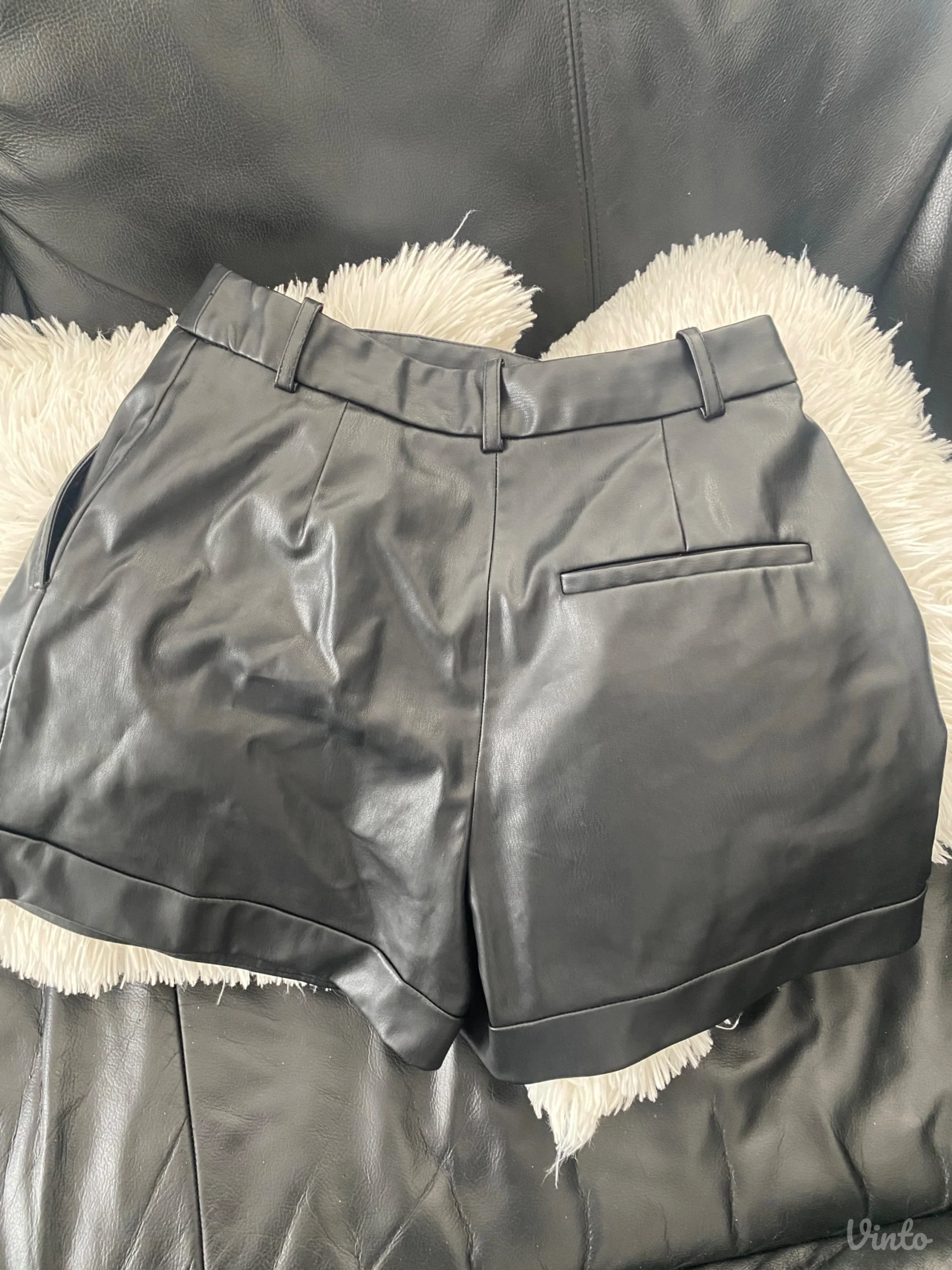 Zara - kožni crni šorc