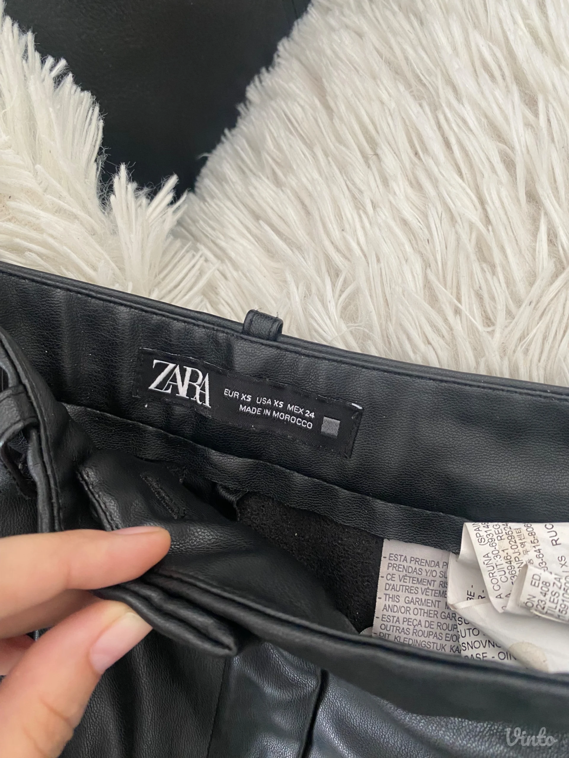 Zara - kožni crni šorc