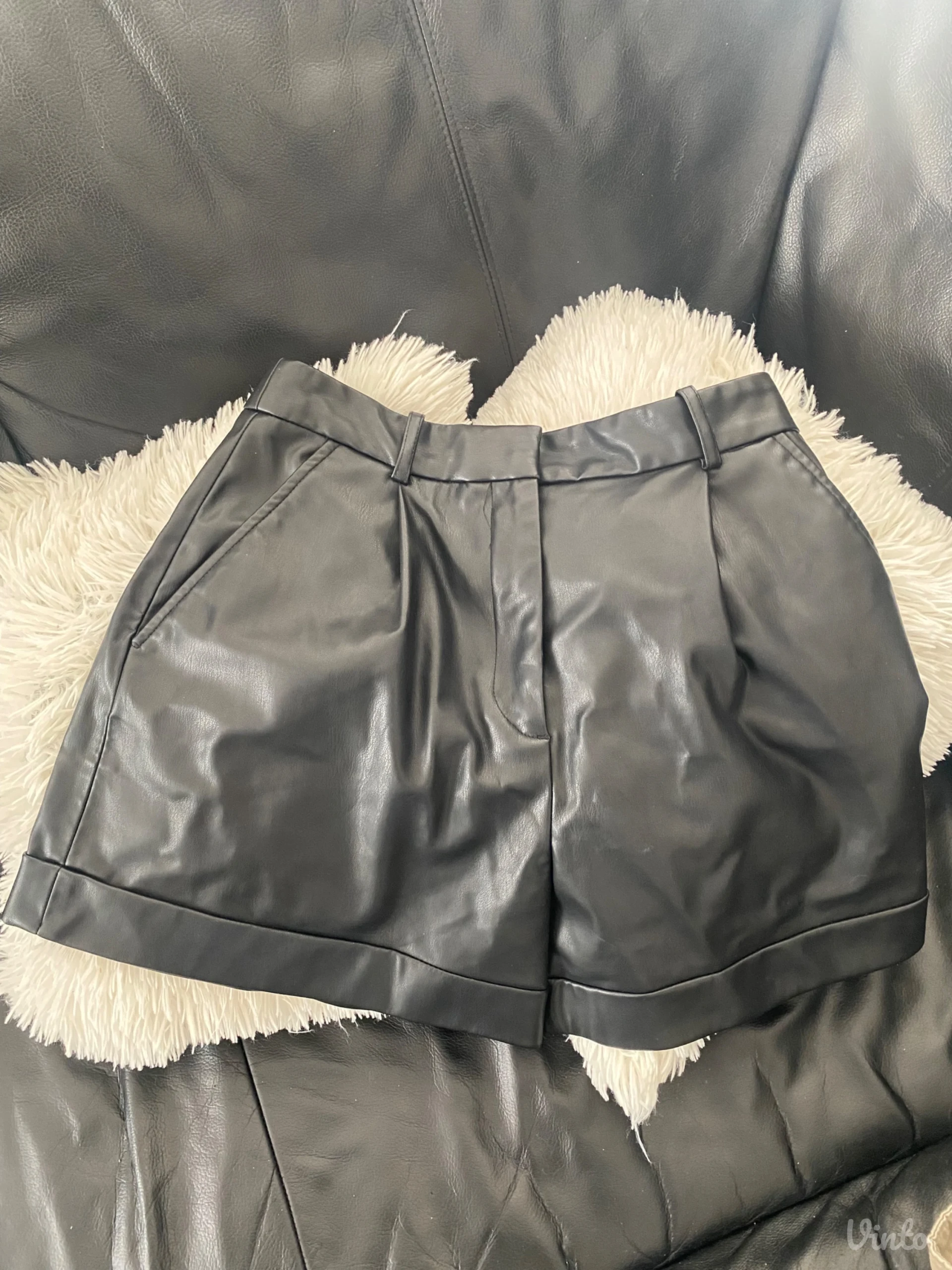 Zara - kožni crni šorc